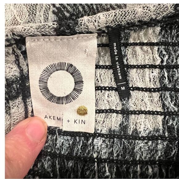 Anthropologie Akemi + Kin Blouse. Black and White Lace. Sz M. Great Condition! - Picture 11 of 13